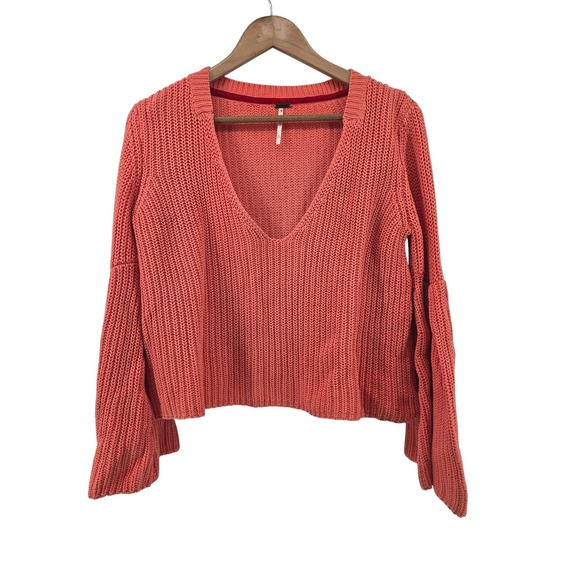 Free People Coral Knit V Neck Bell Sleeve Cropped Sweater Size Small - Picture 2 of 6